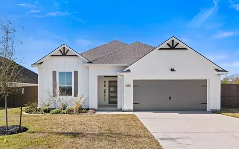 106 Jenjira Way, Mcgregor, TX 76657