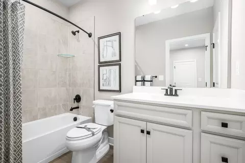 Bath - 4062 Perseus Ln # A, Charlottesville, VA 22901 photo 2 of 4