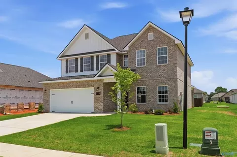 103 Berry Blossom Dr, Toney, AL 35773