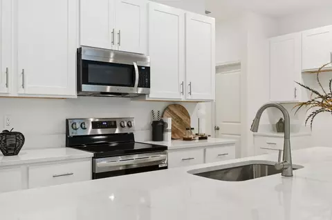 Kitchen - 5228 Luisa Ct, Saint Cloud, FL 34771 photo 5 of 9