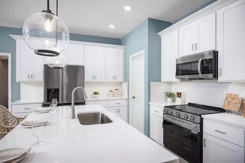 Kitchen - 5228 Luisa Ct, Saint Cloud, FL 34771 photo 8 of 9