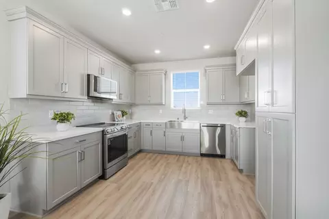 Kitchen - 1101 Goffey Cir, Galt, CA 95632 photo 6 of 7