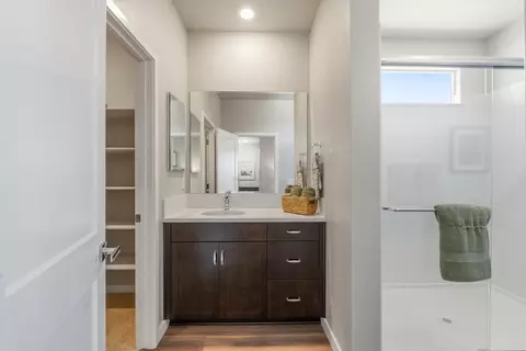 Bath - 1101 Goffey Cir, Galt, CA 95632 photo 2 of 3