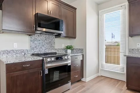 Kitchen - 1101 Goffey Cir, Galt, CA 95632 photo 4 of 7