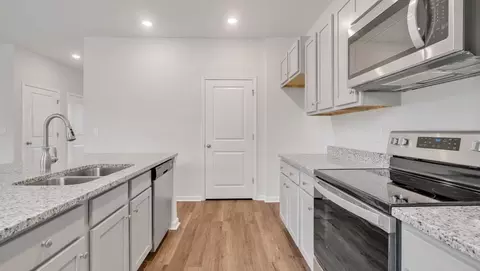 Kitchen - 2008 Willowleaf Dr, Leland, NC 28451 photo 5 of 10