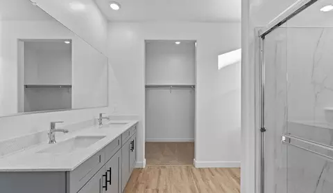 Bath - 13960 E Crotalus Way, Vail, AZ 85641 photo 1 of 6