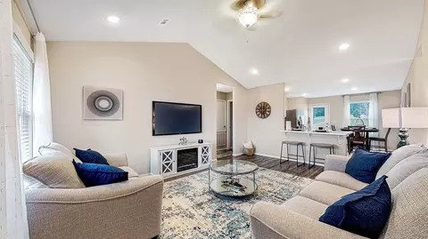 Living - 11 Deerfield Dr, Ward, AR 72176 photo 3 of 5
