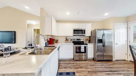 Kitchen - 11 Deerfield Dr, Ward, AR 72176 photo 2 of 4