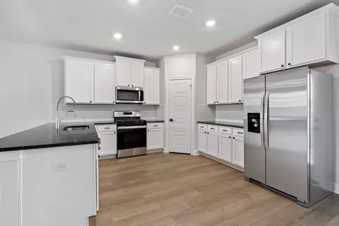 Kitchen - 9019 Gore Cres, Converse, TX 78109 photo 1 of 3
