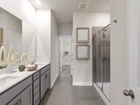 Bath - 1321 Morehead Dr, Salisbury, NC 28144 photo 3 of 4