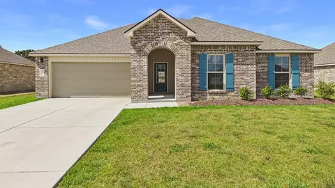 647 Griffiths Ct, Breaux Bridge, LA 70517