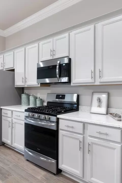 Kitchen - 407 Sutton Ln, Foley, AL 36535 photo 3 of 4