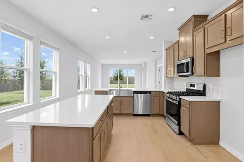 Kitchen - 32472 Sea Loch Loop, Mount Dora, FL 32757 photo 3 of 11