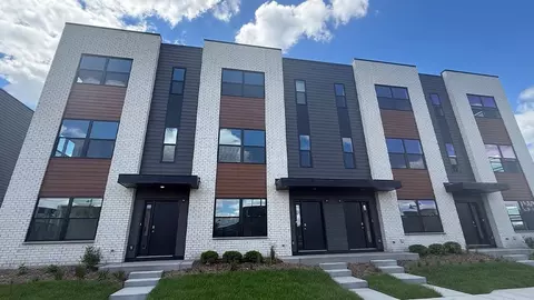 1153 Lakepointe Dr, Schaumburg, IL 60173
