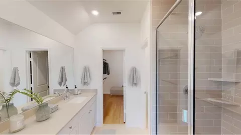 Bath - 3622 Compass Pointe Ct, Angleton, TX 77515 photo 2 of 5