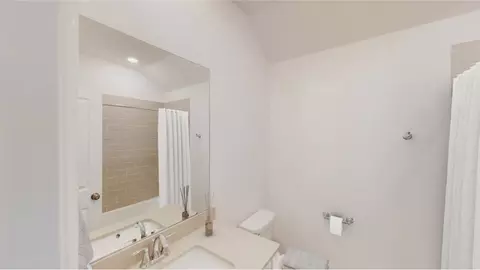 Bath - 3622 Compass Pointe Ct, Angleton, TX 77515 photo 3 of 5