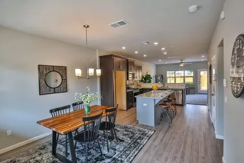 81 Ford Rd, Sacramento, CA 95838