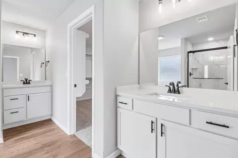Bath - 8216 Sandal St, Lenexa, KS 66227 photo 3 of 4