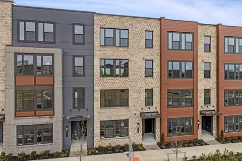 5961 Lookout Ave #201, Alexandria, VA 22304