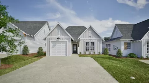 1055 Woodland Ln, Opelika, AL 36801