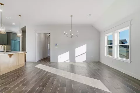 Living - 7215 E Queens Pl, Broken Arrow, OK 74014 photo 2 of 4