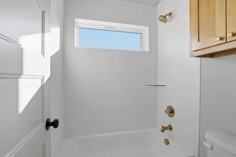 Bath - 7215 E Queens Pl, Broken Arrow, OK 74014 photo 4 of 4