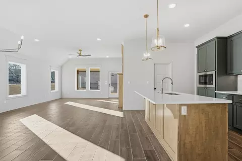 Living - 7215 E Queens Pl, Broken Arrow, OK 74014 photo 3 of 4