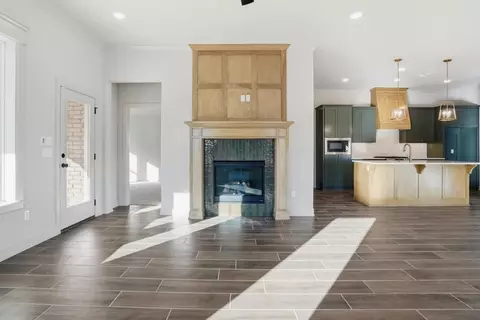 Living - 7215 E Queens Pl, Broken Arrow, OK 74014 photo 4 of 4