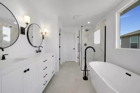 Bath - 1347 Eiffel Dr, Arboga, CA 95961 photo 5 of 5