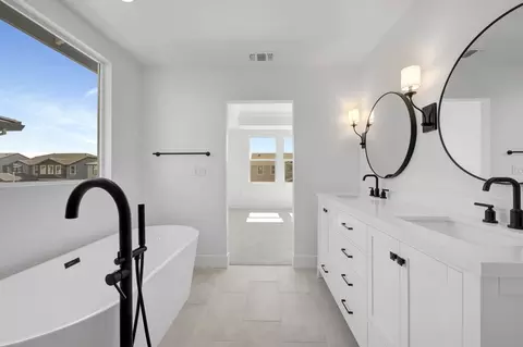 Bath - 1347 Eiffel Dr, Arboga, CA 95961 photo 4 of 5