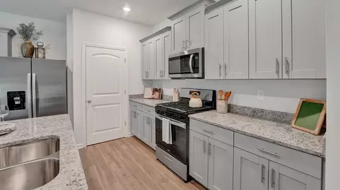 Kitchen - 117 Gateway Dr, Jackson, TN 38305 photo 2 of 13