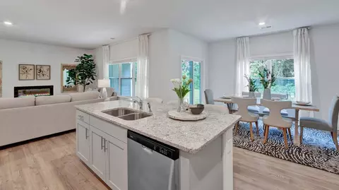 Kitchen - 117 Gateway Dr, Jackson, TN 38305 photo 6 of 13
