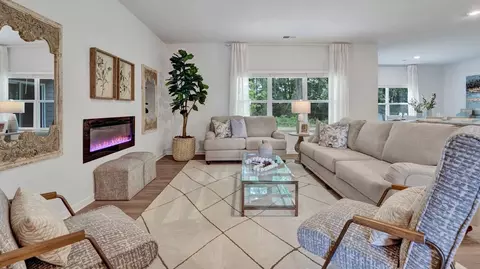 Living - 117 Gateway Dr, Jackson, TN 38305 photo 1 of 4