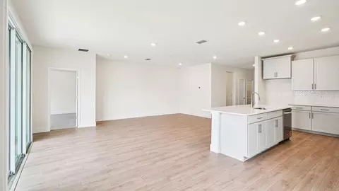 Living - 4428 SW 69th St, Ocala, FL 34474 photo 3 of 3