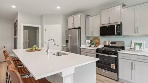 Kitchen - 227 Hydrangea Way, Winchester, VA 22602 photo 4 of 8
