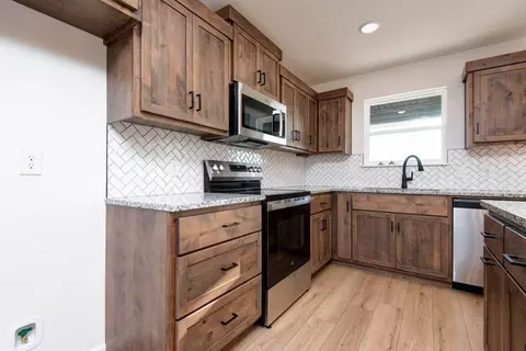 Kitchen - 822 S Ridgemont Dr, Nixa, MO 65714 photo 4 of 7