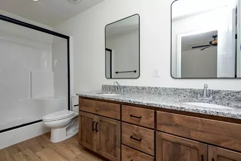 Bath - 822 S Ridgemont Dr, Nixa, MO 65714 photo 2 of 2