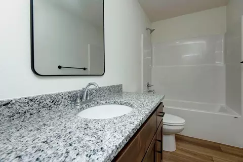 Bath - 822 S Ridgemont Dr, Nixa, MO 65714 photo 1 of 2