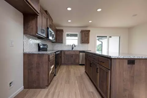 Kitchen - 822 S Ridgemont Dr, Nixa, MO 65714 photo 3 of 7
