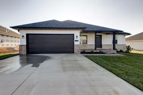 822 S Ridgemont Dr, Nixa, MO 65714