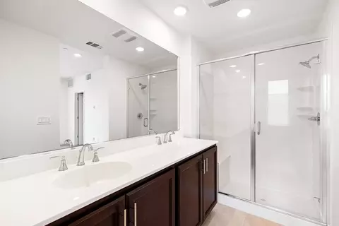 Bath - 6710 Optimum Loop, San Jose, CA 95119 photo 2 of 22