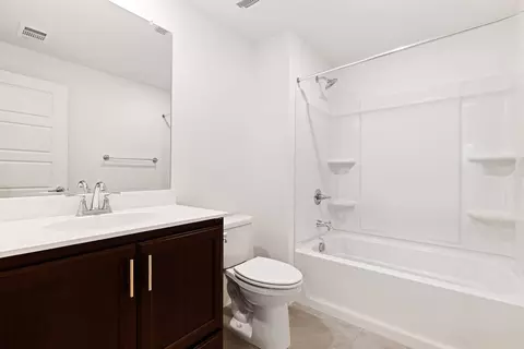 Bath - 6710 Optimum Loop, San Jose, CA 95119 photo 4 of 22