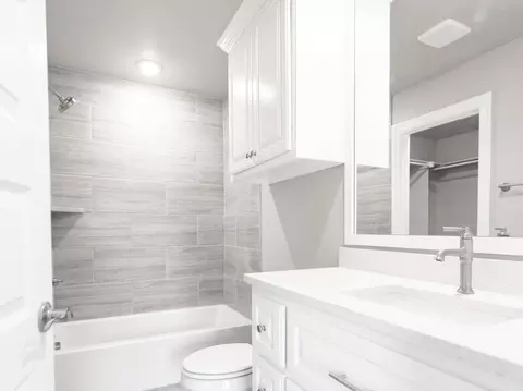 Bath - 2913 E Northampton St, Broken Arrow, OK 74014 photo 5 of 11