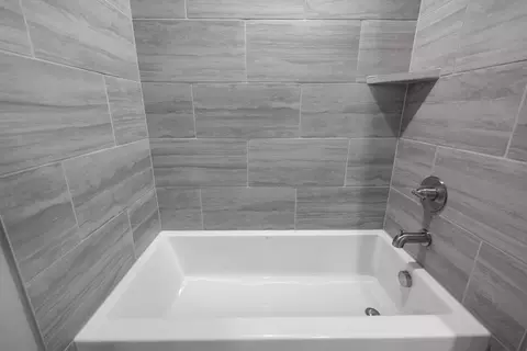 Bath - 2913 E Northampton St, Broken Arrow, OK 74014 photo 7 of 11