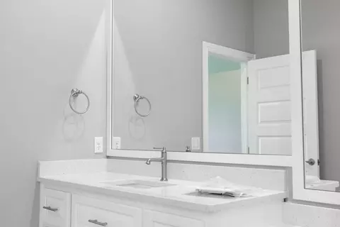 Bath - 2913 E Northampton St, Broken Arrow, OK 74014 photo 1 of 11