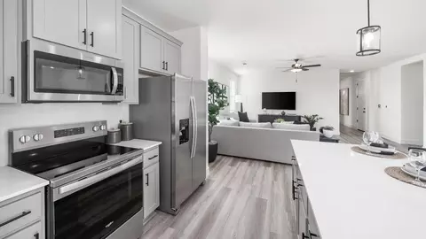 Kitchen - 7527 Savannah Height Ave, Bakersfield, CA 93313 photo 2 of 2