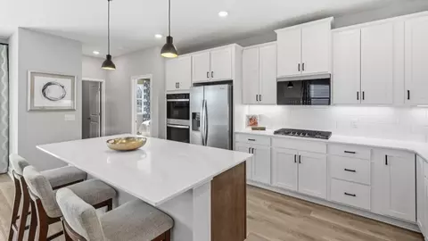 Kitchen - 2159 Bluff Heights Dr, Shakopee, MN 55379 photo 5 of 8