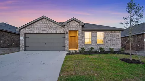 101 Tyler St, Grandview, TX 76050