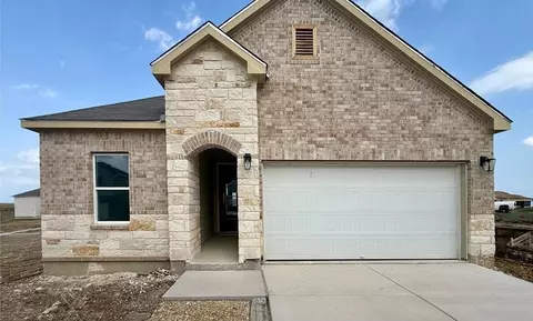 120 Peeps Ct, Adkins, TX 78101