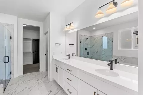 Bath - 2152 W Legend Way, Mapleton, UT 84664 photo 2 of 3